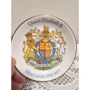 Vintage Queen Elizabeth II 4.25 inch Commemorative Trinket Tray